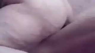 عاطفي شاب سمين في أعلى الصفحة