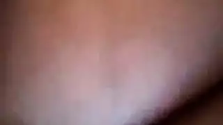 ولد يدخل على امه وهيه بتتناك مصرى