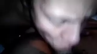 عاهرة الموتيل تأكل فرجها