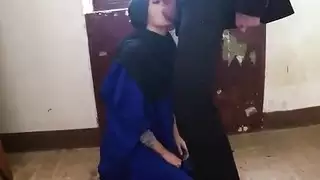 المال يتكلم: نائب الرئيس يوافق على البلع العميق في فيديو xxx