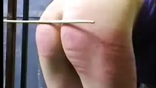 اثنين من الشقراوات الرائعة هي سخيف واحد محظوظ الرجل، في حين أن واحد آخر ينتظر دوره