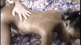 شاب عربي يمارس الجنس الشرجي الخشن مع فتاة سوداء كثيفة الشعر