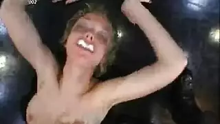 مص إباحي ينتهي بقذف كثيف على الوجه