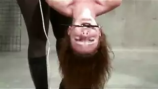 فتاة كلاسيكية في مشهد إباحي متحرك صريح