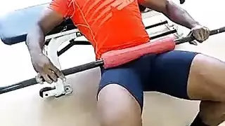 عاهرة كابريه تأخذ قضيب في سيارة الزبون