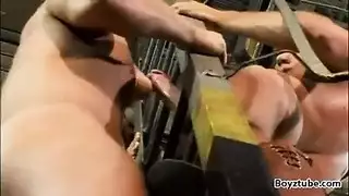 ضعف الدهون، ضعف المتعة: تناوب على فتاة شقية