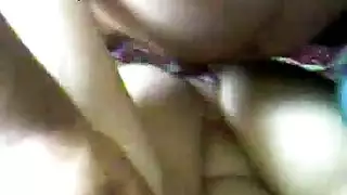 اخت تغطي راسها و تخدع