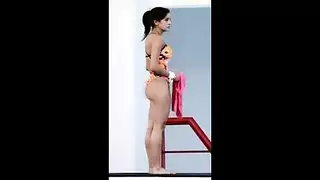 عاهرات حافلات بمؤخرات مستديرة ضخمة يتم تلقينهن