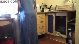 تيك زوجة الأب في المطبخ