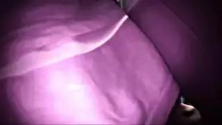 حصري: خادمة عربية فرنسية في مشهد قذف جماعي إباحي صريح