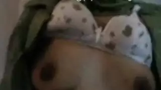 فتاة غبية بلد الخام