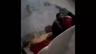 اي يستغل غياب الام